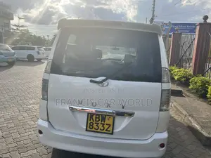 Toyota Voxy 2006 Off white
