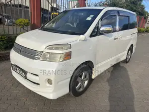Toyota Voxy 2006 Off white
