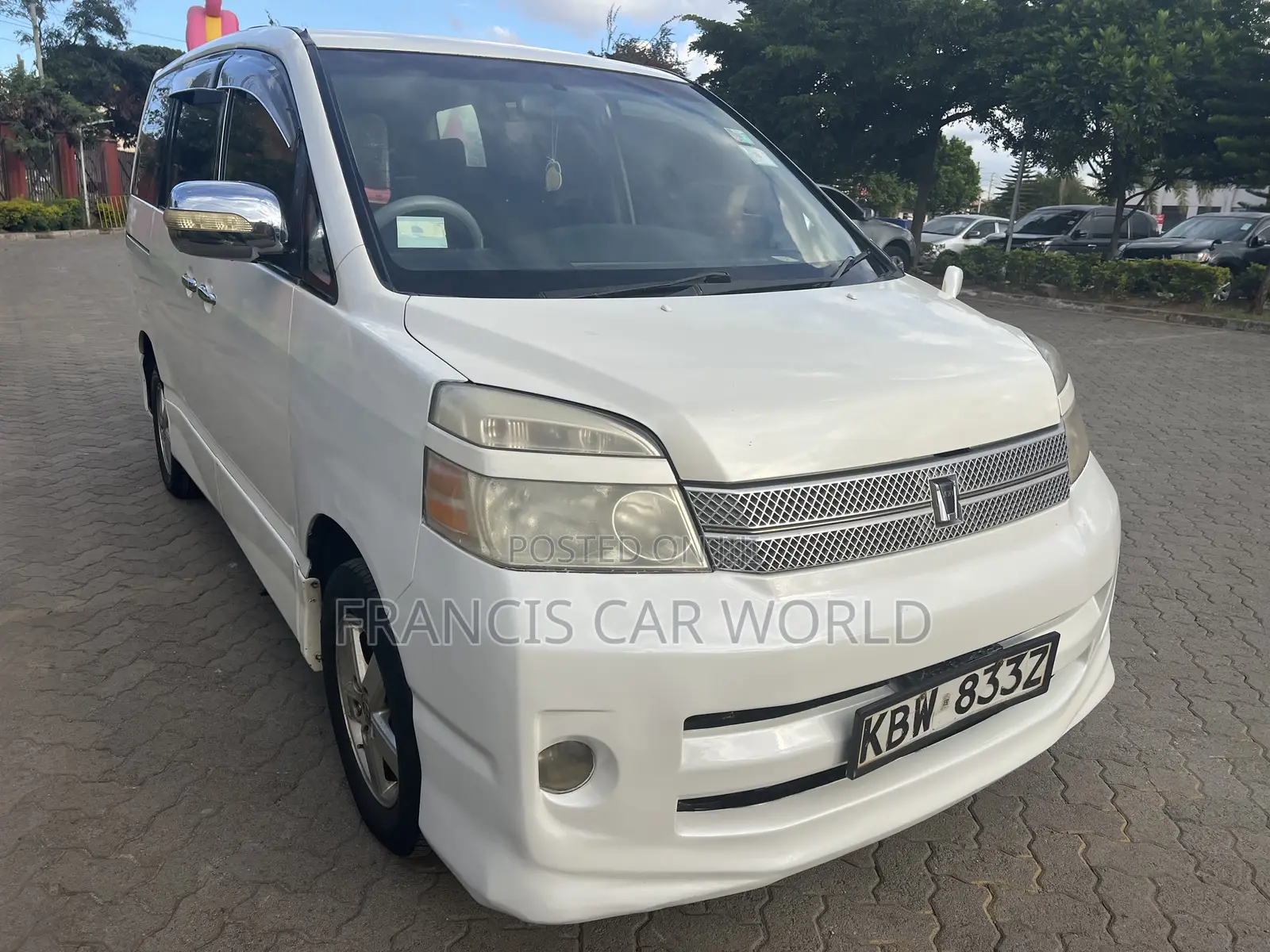 Toyota Voxy 2006 Off white