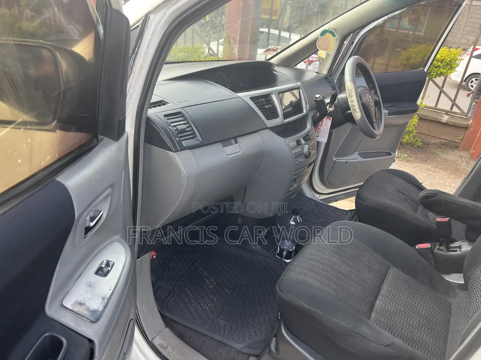 Toyota Voxy 2006 Off white