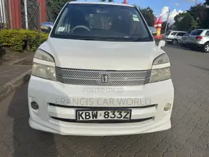 Toyota Voxy 2006 Off white