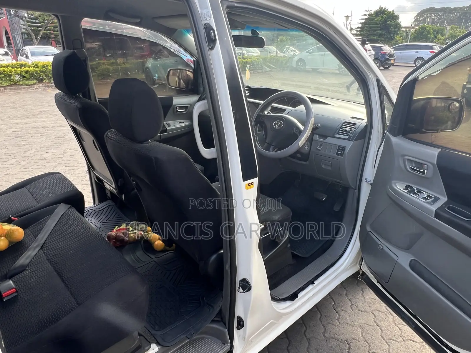Toyota Voxy 2006 Off white