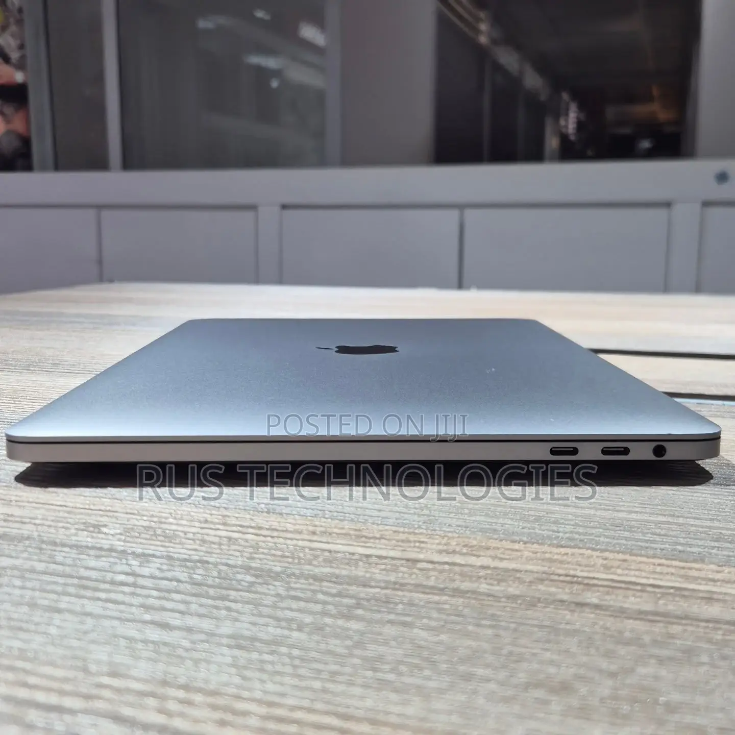 Laptop Apple MacBook Pro 2020 16GB Intel Core i5 SSD 512GB