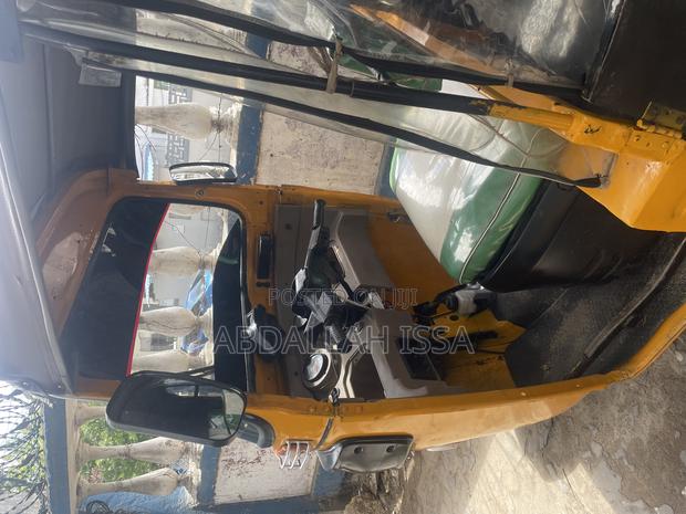 Bajaj RE 2022 Yellow - thumbnail 2
