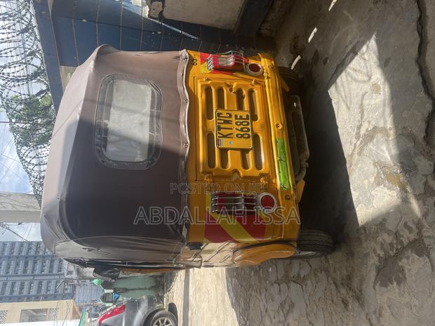 Bajaj RE 2022 Yellow - thumbnail 3