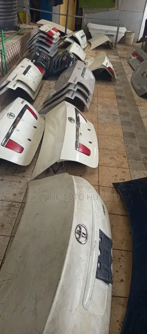 Premio 240 ,110,Avensis ,Crown ,Platz Boot Trunk