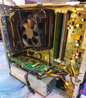 Desktop Computer HP EliteDesk 705 8GB AMD Ryzen 5 SSD 256GB