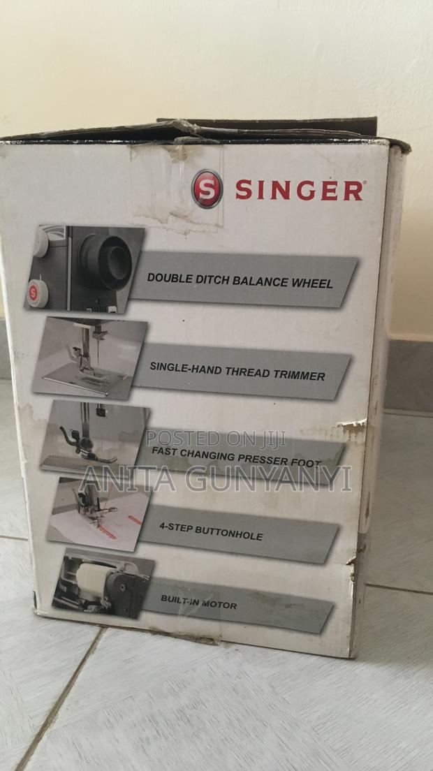Singer Sewing Machine. - thumbnail 2