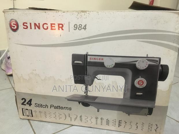 Singer Sewing Machine. - thumbnail 3