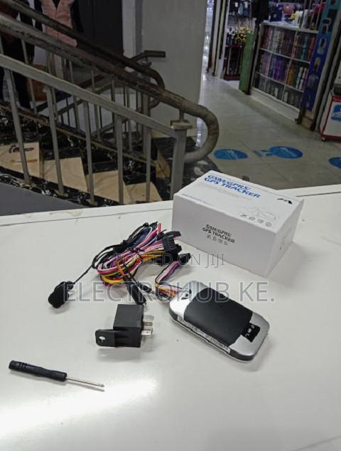 Tk303 GSM GPS Tracker for Cars Fleet Tracking