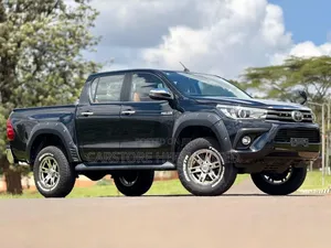 Toyota Hilux Revo Smart Cab Deisel 2.4 AWD 2018 Black
