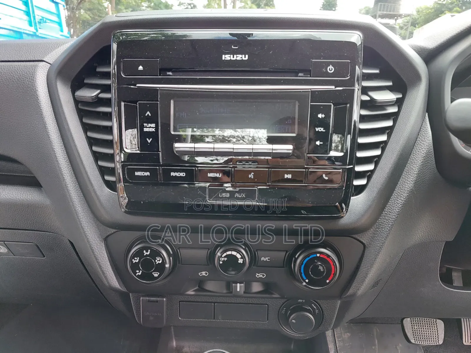 Isuzu D-MAX 2025 White