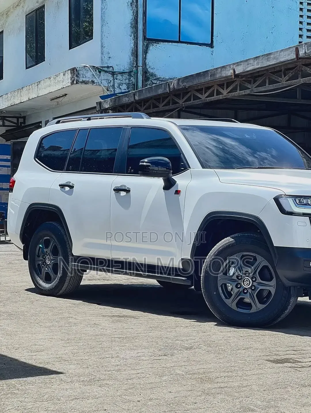 Toyota Land Cruiser LC300 2022 Pearl