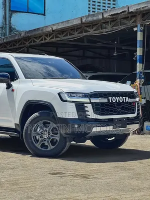 Toyota Land Cruiser LC300 2022 Pearl