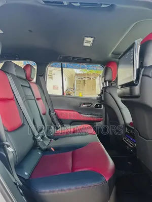 Toyota Land Cruiser LC300 2022 Pearl