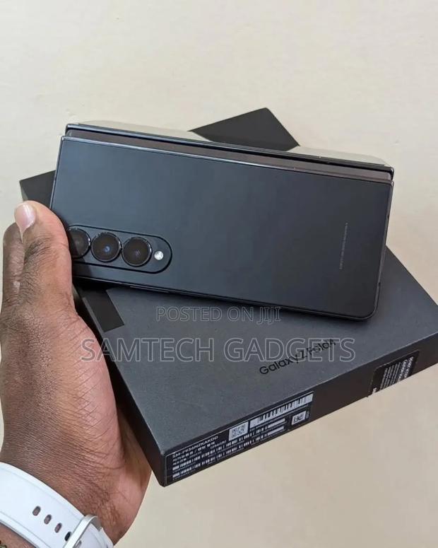 New Samsung Galaxy Z Fold4 256 GB Black - thumbnail 2