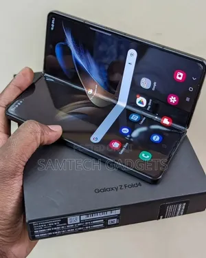New Samsung Galaxy Z Fold4 256 GB Black