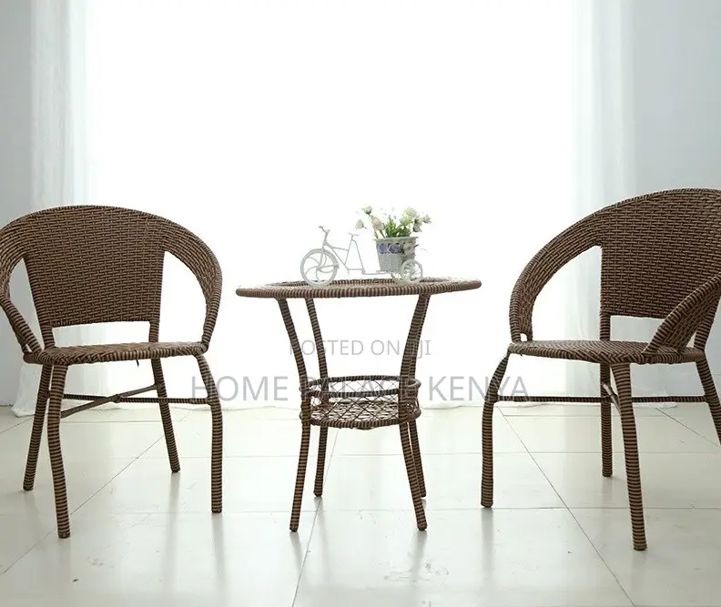 Outdoor Set: Stylish Plastic Weave Rattan Chair and Table