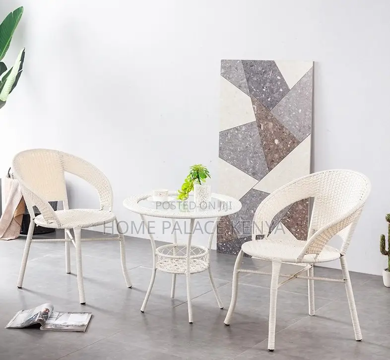 Outdoor Set: Stylish Plastic Weave Rattan Chair and Table