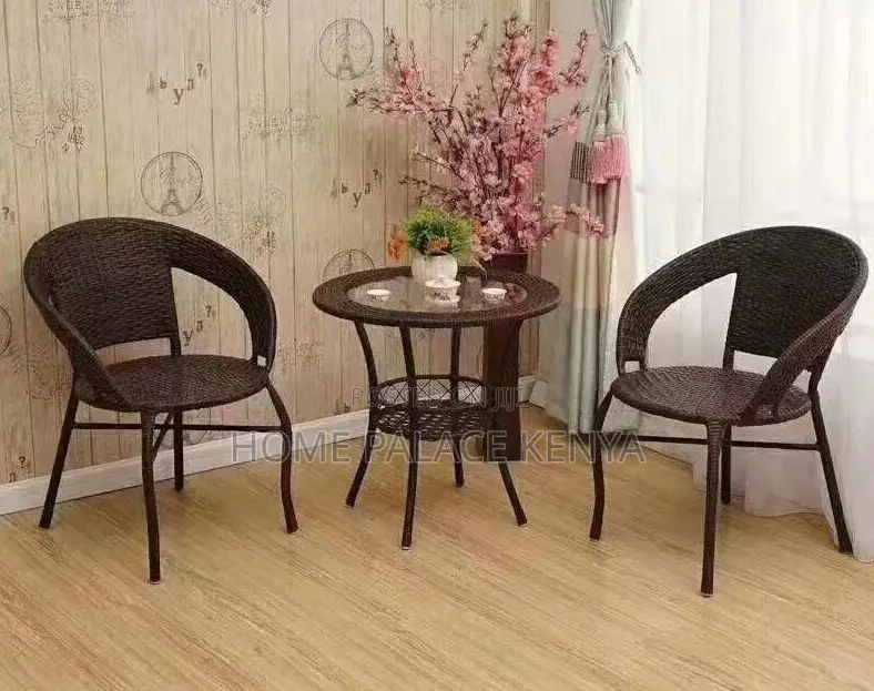Outdoor Set: Stylish Plastic Weave Rattan Chair and Table
