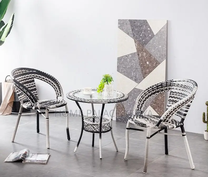 Outdoor Set: Stylish Plastic Weave Rattan Chair and Table