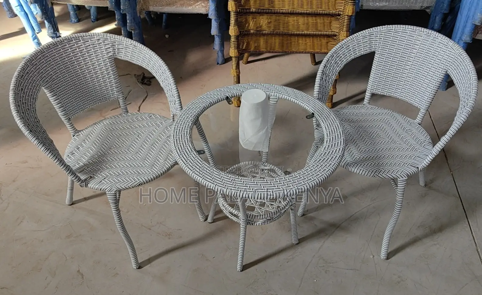 Outdoor Set: Stylish Plastic Weave Rattan Chair and Table