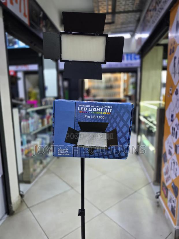 Rechargeable Led Photography Light With Soft Bright Lighting + Tripod