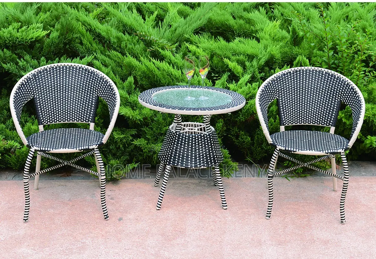 Outdoor Set: Stylish Plastic Weave Rattan Chair and Table