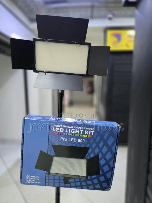Professional Content Creator Led Light Kit New 2 Battery and Tripod.
