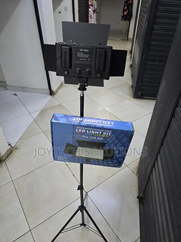 Professional Content Creator Led Light Kit New 2 Battery and Tripod. - thumbnail 2