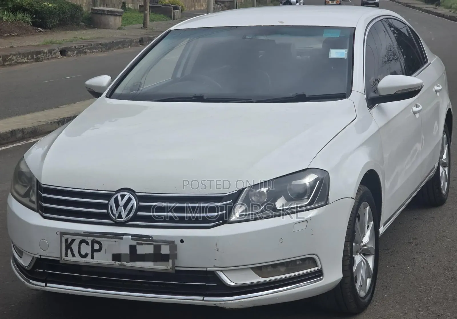 Volkswagen Passat 2011 White