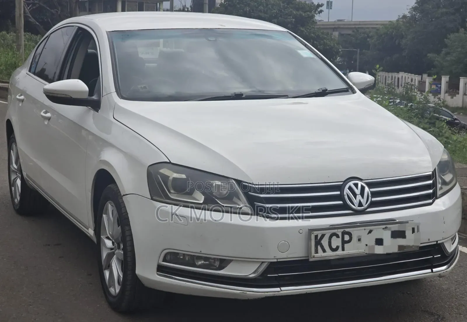Volkswagen Passat 2011 White