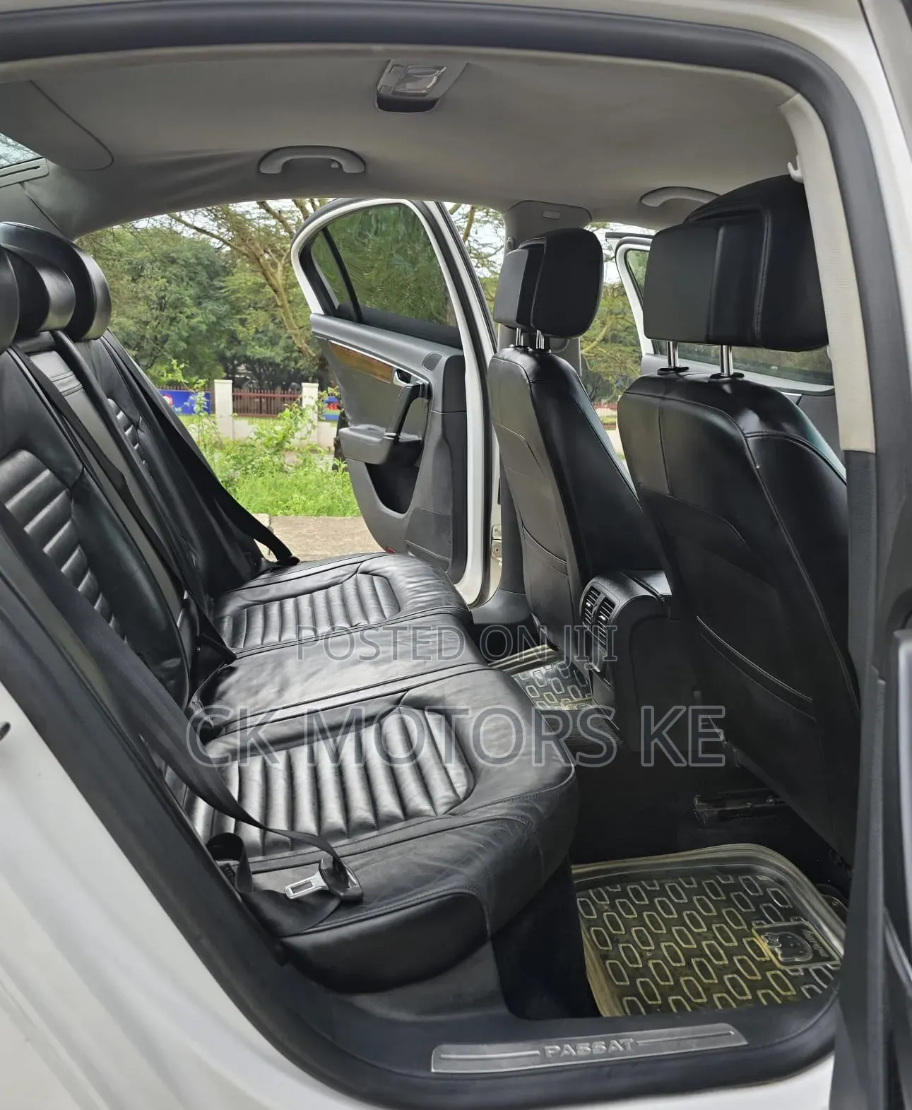 Volkswagen Passat 2011 White