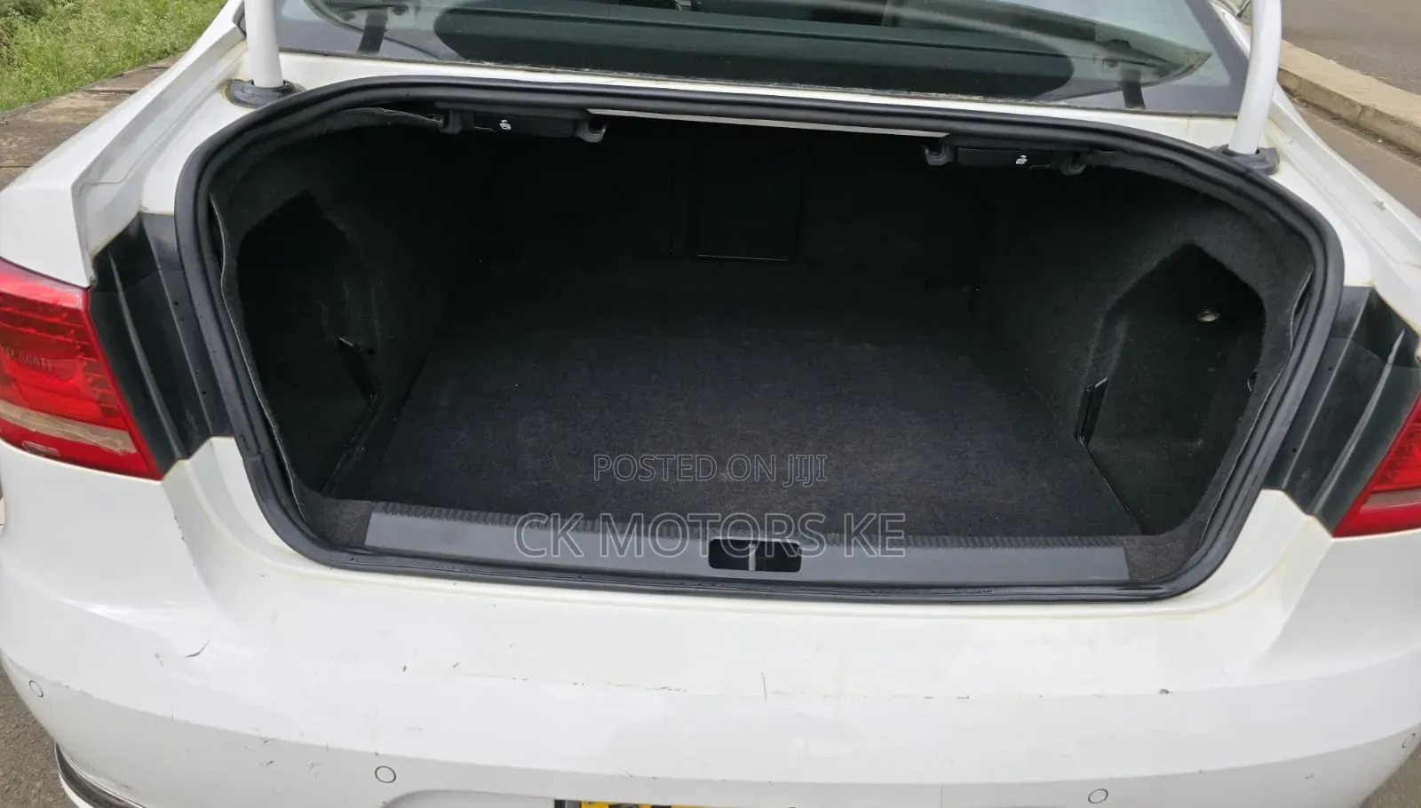 Volkswagen Passat 2011 White