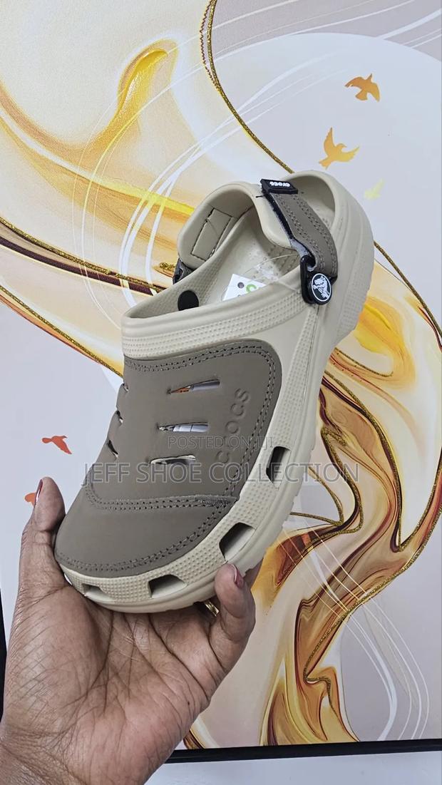 Crocs Classic Clog Sandals
Light Brown, Khaki
Quality