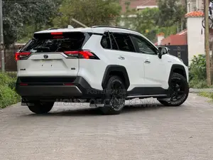 Toyota RAV4 Hybrid 2020 White