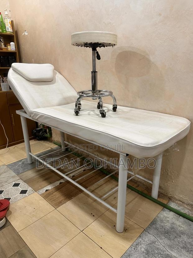 Massage Bed + Stool