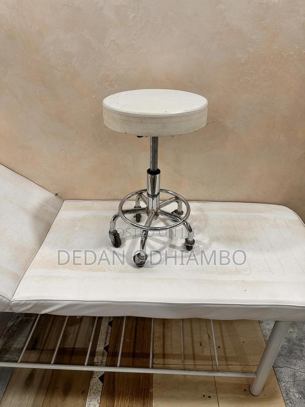 Massage Bed + Stool - thumbnail 3
