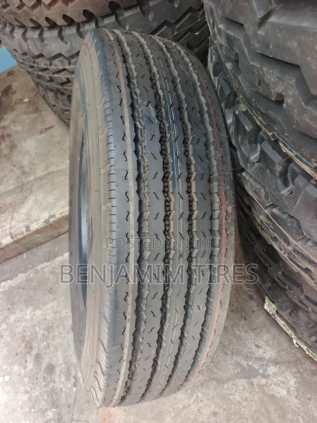 Bridgestone Tires Sizes 9.5r17.5 Made in Japan Tubeles.
