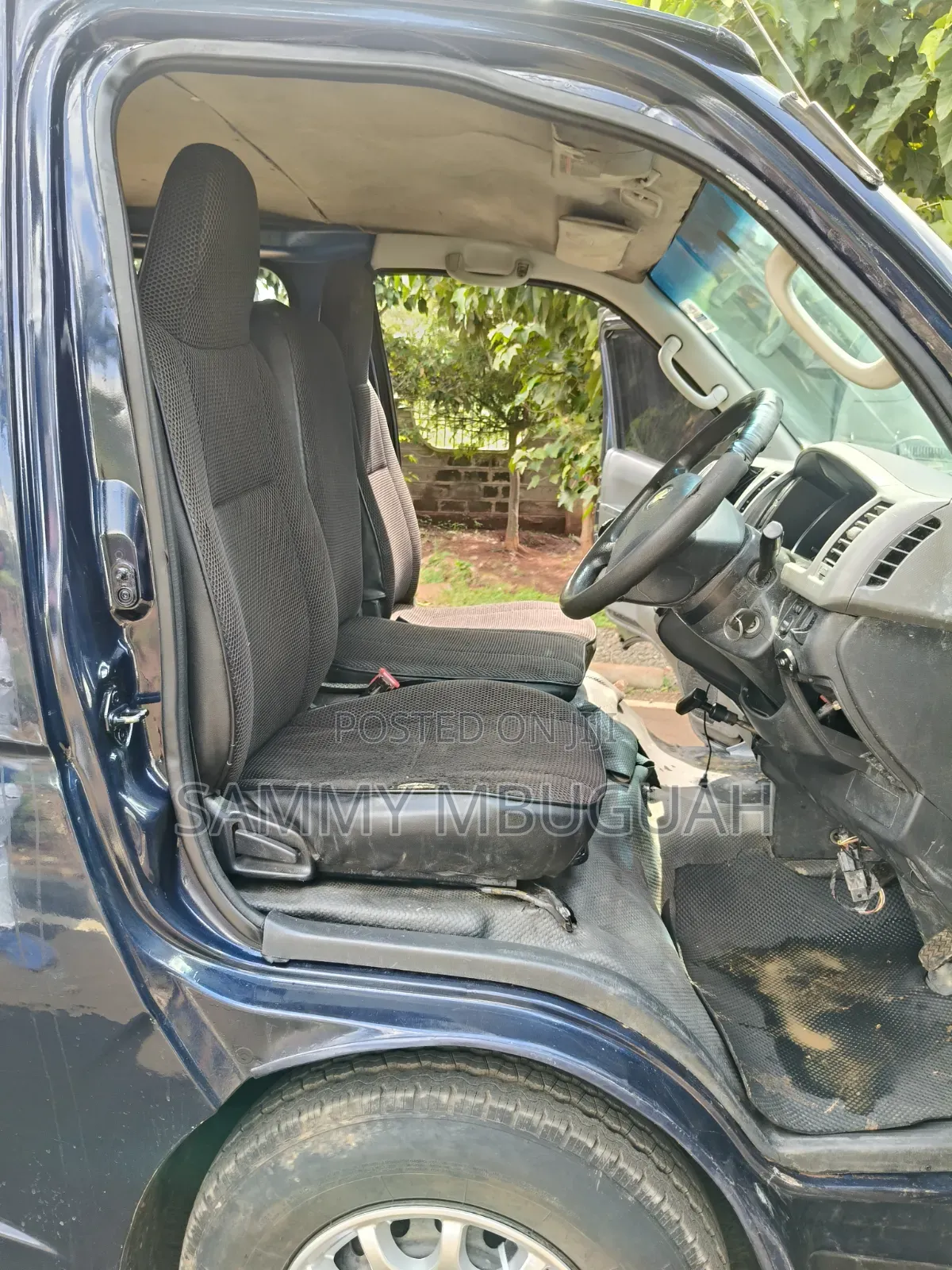 Toyota HiAce 2011 Blue