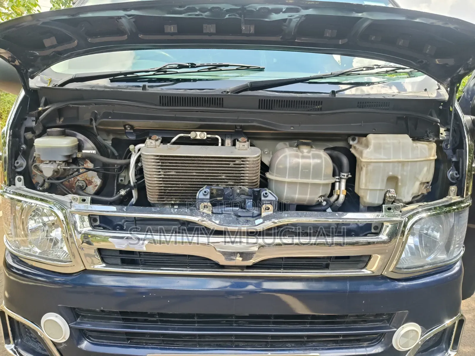 Toyota HiAce 2011 Blue