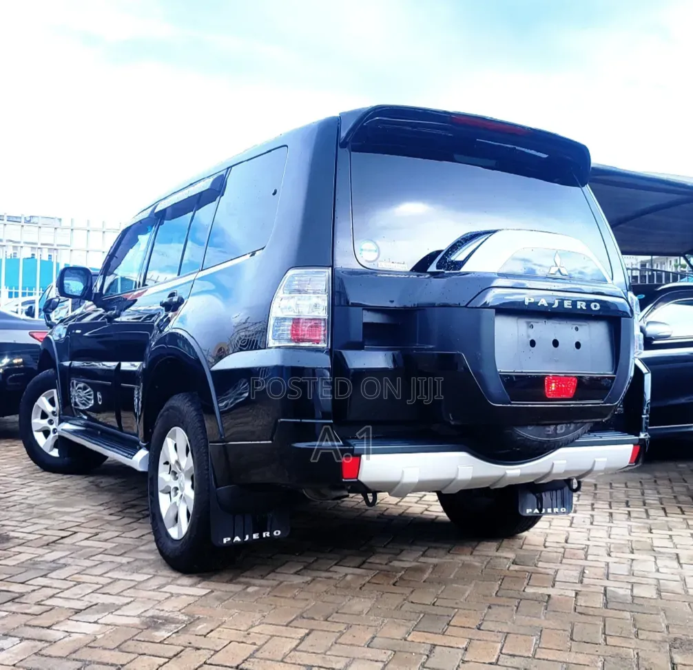 Mitsubishi Pajero V80 3.2 DI-D 2018 Black