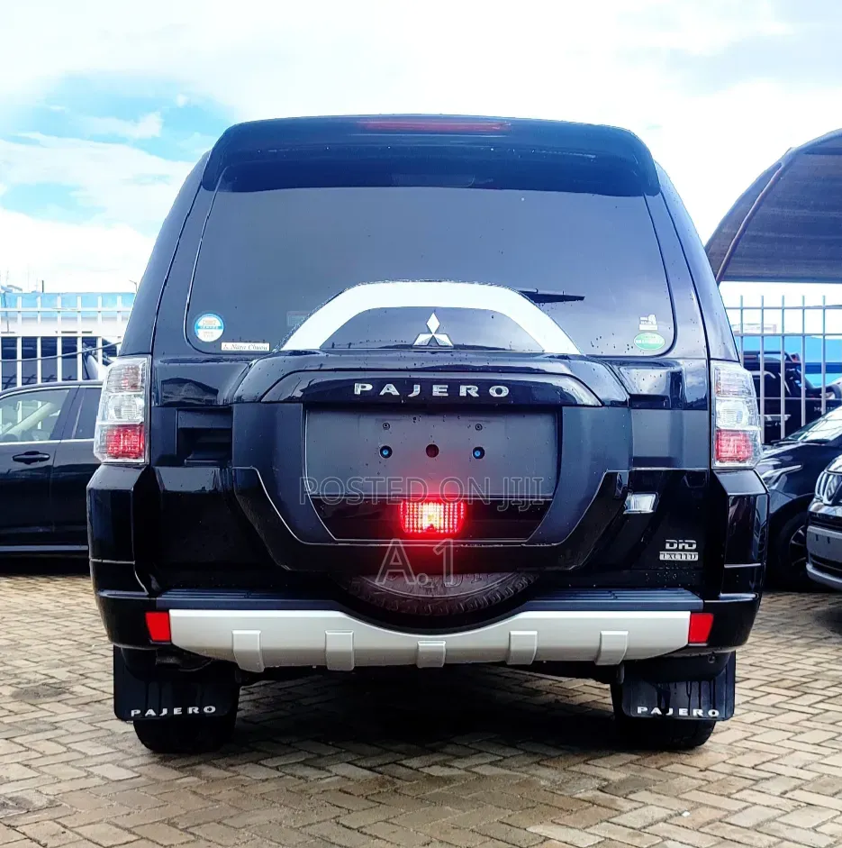 Mitsubishi Pajero V80 3.2 DI-D 2018 Black