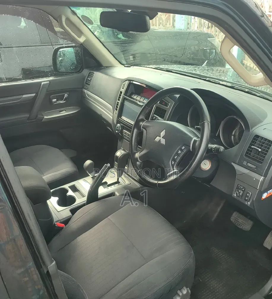 Mitsubishi Pajero V80 3.2 DI-D 2018 Black