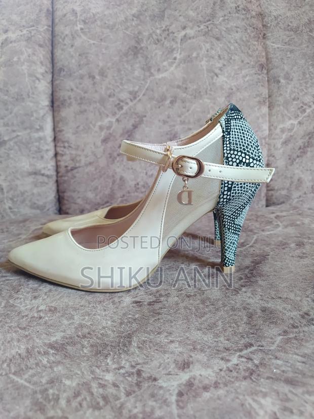 Woman Shoes - thumbnail 2