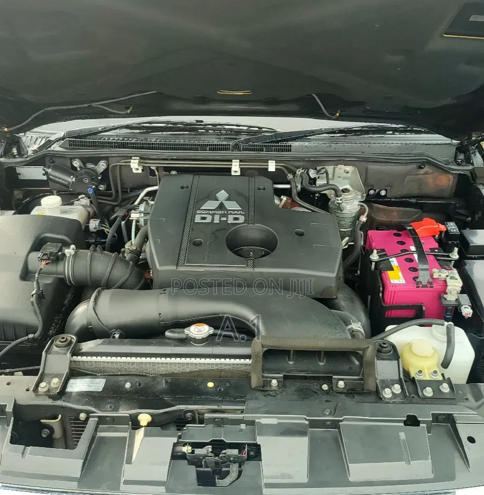 Mitsubishi Pajero V80 3.2 DI-D 2018 Silver