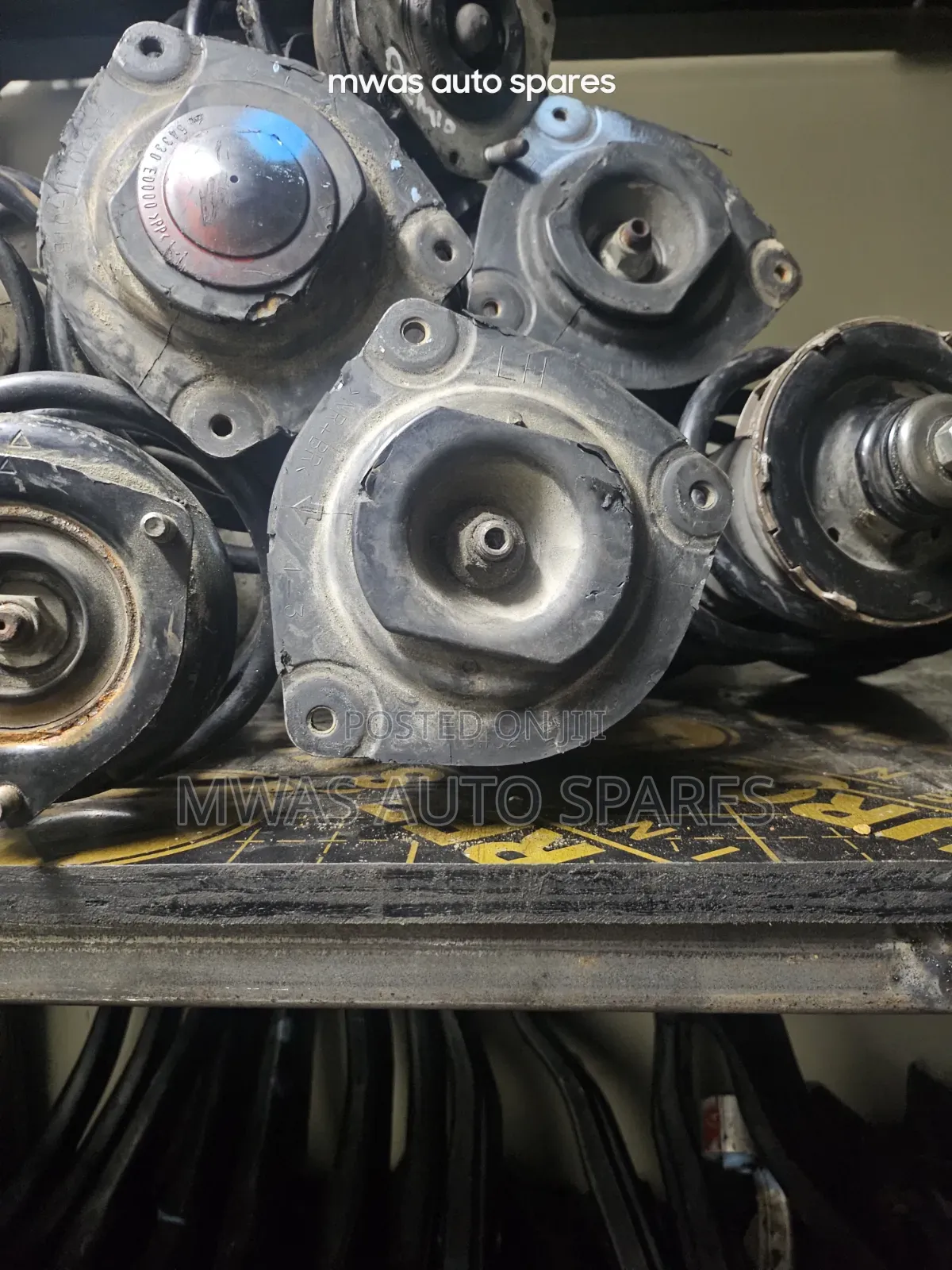 Nissan Tiida/Nv 200 Shocks Mounting