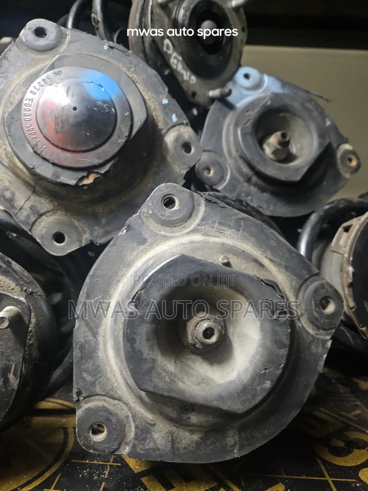 Nissan Tiida/Nv 200 Shocks Mounting