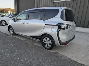 Toyota Sienta 2019 Silver