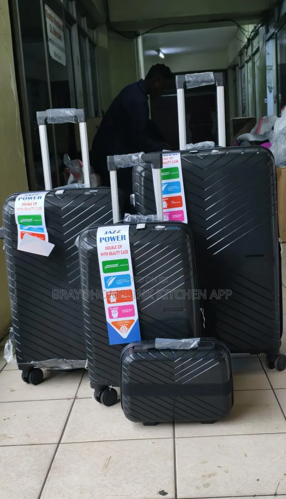 *4 in 1 Luxurious Unbreakable Suitcase